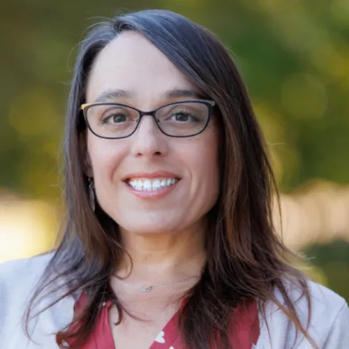 Laura Cooks headshot